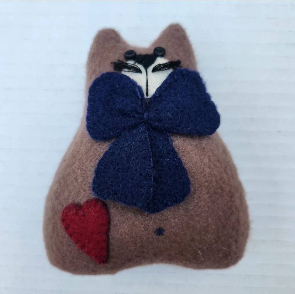 Folk Art Decor Hearts + Felt Cat Plush  Handmade Valentine Wall Hanging Set